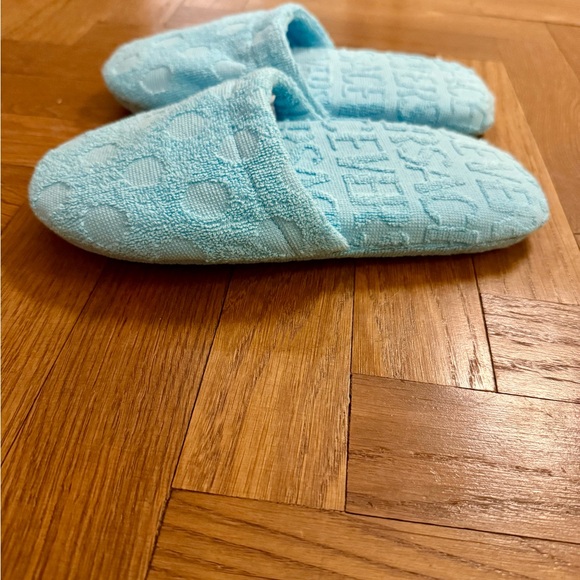 Versace Allover polka dot bathrobe and slipper set - Picture 10 of 15